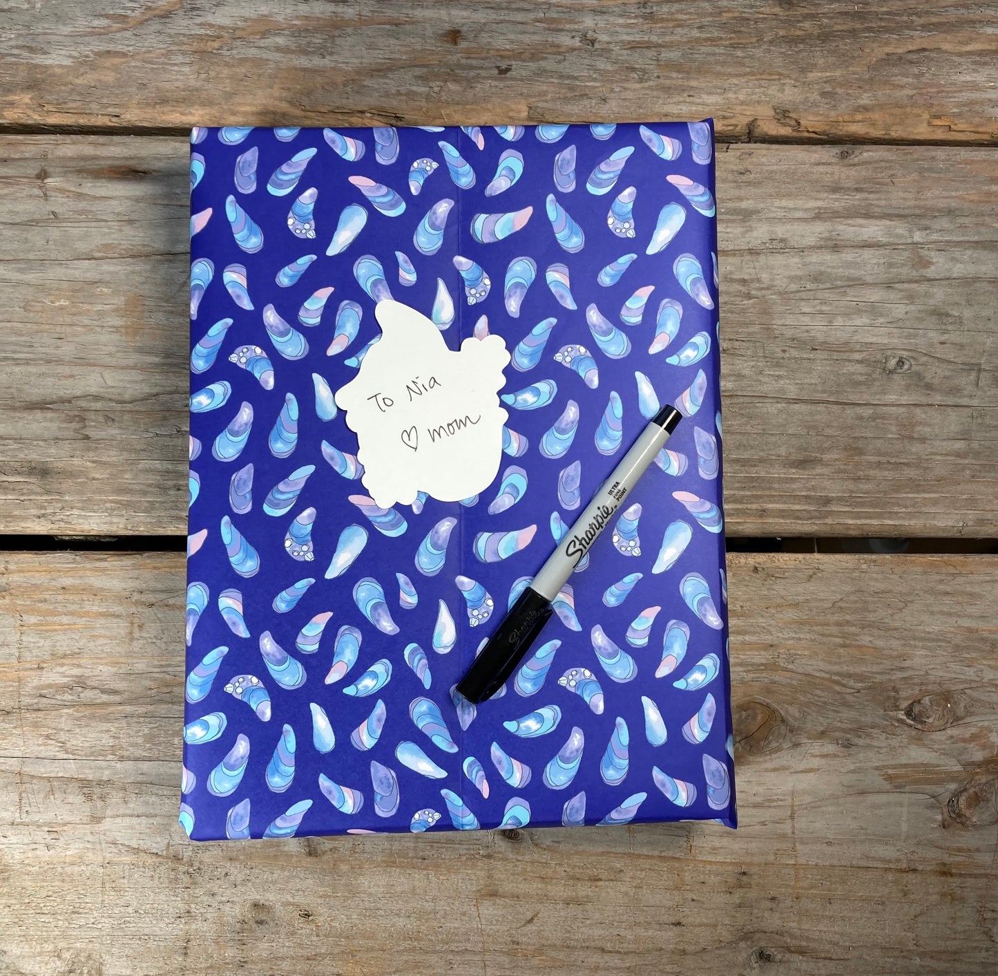 Blue Mussel Wrapping Paper & Gift Tag Set